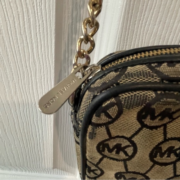 Micheal Kors Black and Tan Crossbody Bag - Picture 2 of 5